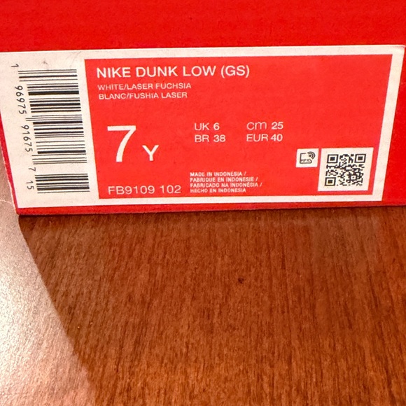 Nike Dunk Low 7Y/8.5W Sneakers in Pink and White - Picture 5 of 15